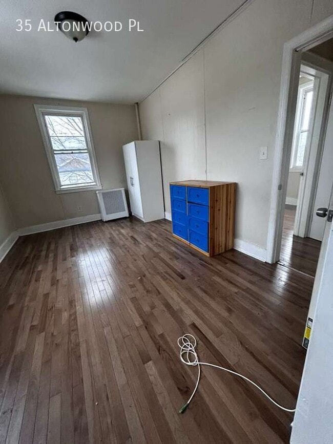 Building Photo - 35 Altonwood Pl