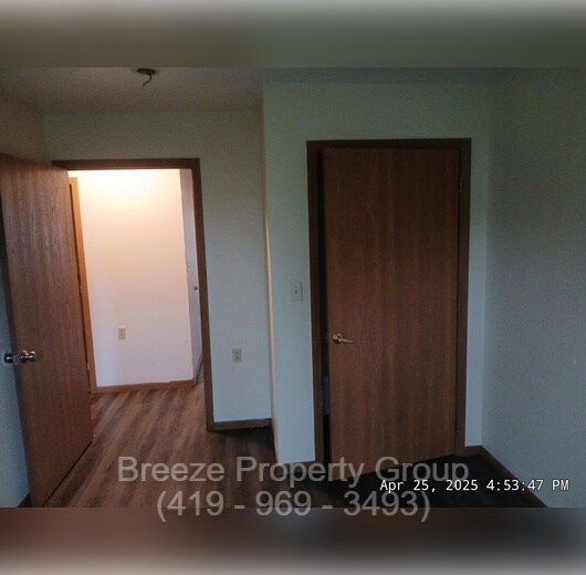 Building Photo - 1863 N Erie St