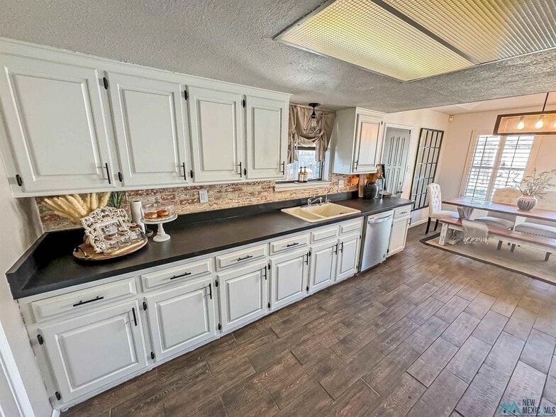 Building Photo - 1210 W Pueblo Ave