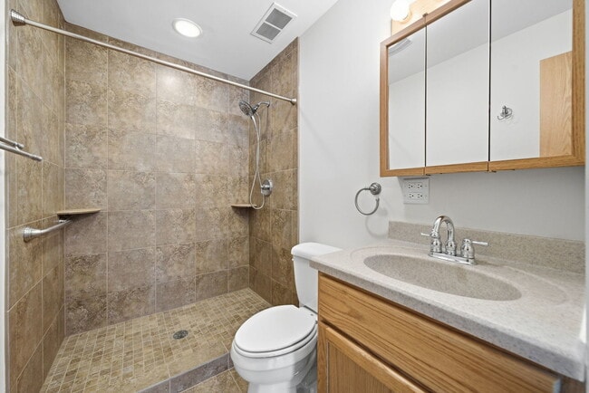 Building Photo - 2330 Twilight Dr