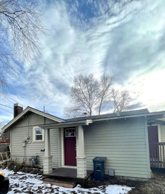 Building Photo - Cute westside cottage, close to downtown  ...