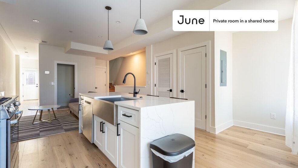 Building Photo - Room in Shared 2 bed/2.5 bath home in Columbia Heights