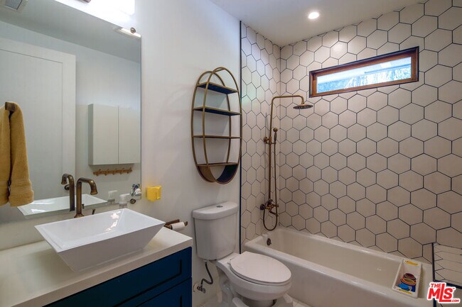 Building Photo - 5122 Hermosa Ave
