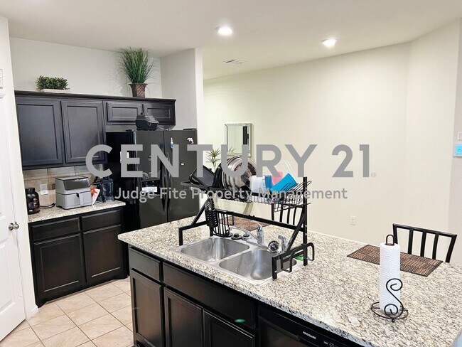 Building Photo - Well Maintained 3/2/2 in Crowley For Rent!