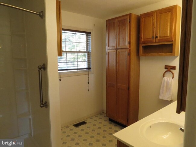 Building Photo - 1513 Wampanoag Dr