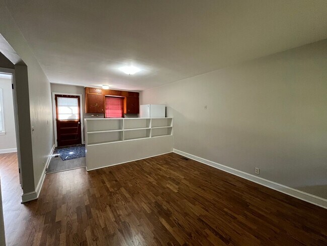 Building Photo - 208 Reynolds St NE