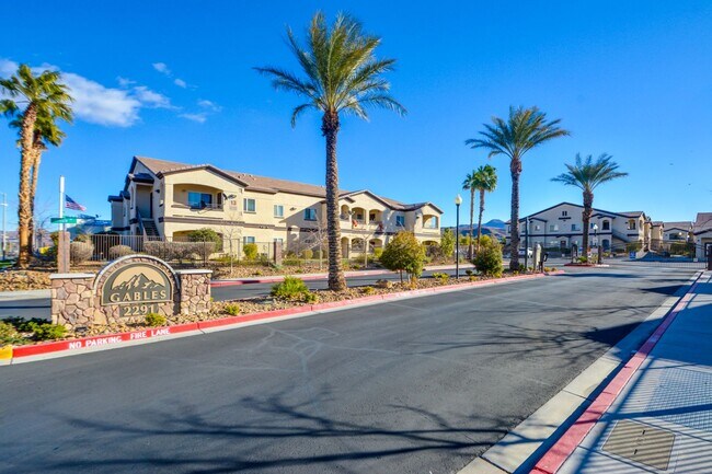 Building Photo - CLEAN, move in ready~GATED and super COMMUNITY!