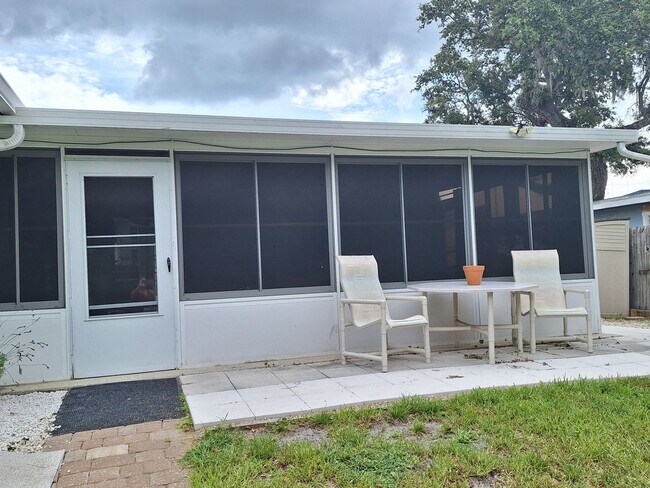 Building Photo - LOCATION LOCATION MAINLAND NEW SMYRNA BEACH!