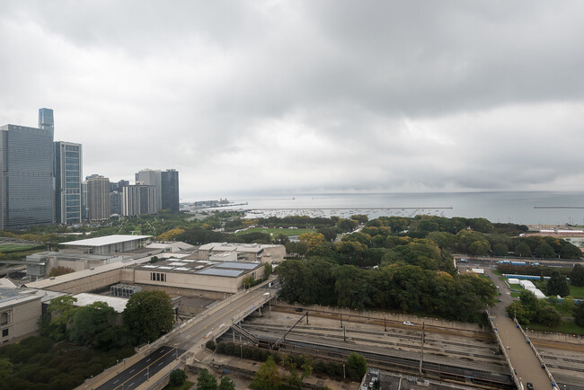 Building Photo - 330 S Michigan Ave