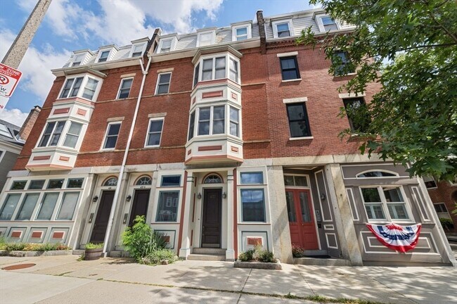 Building Photo - 437 Main St