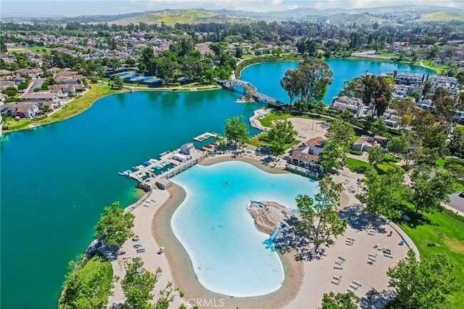 Building Photo - 15 Waterway