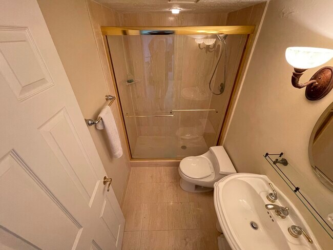 Building Photo - 5600 N Flagler Dr