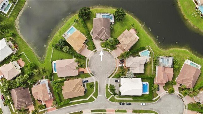 Building Photo - 10792 Queen Palm Ct