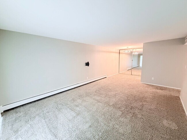 Building Photo - Large 1BR Condo with Patio, Heated Parking, Pool, Sauna & Tennis Courts!