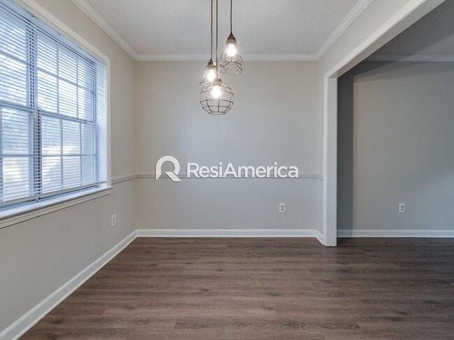 Building Photo - Large, Renovated 3BR/3B Home in 38125!