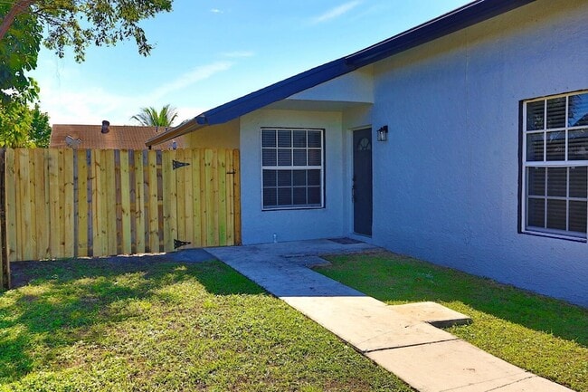 Building Photo - 8120 SW 4th Ct