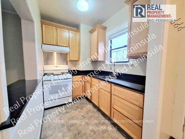 Building Photo - Quiet 1 Bedroom / 1 Bathroom on Top Floor ...