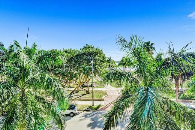 Building Photo - 488 NE 18th St