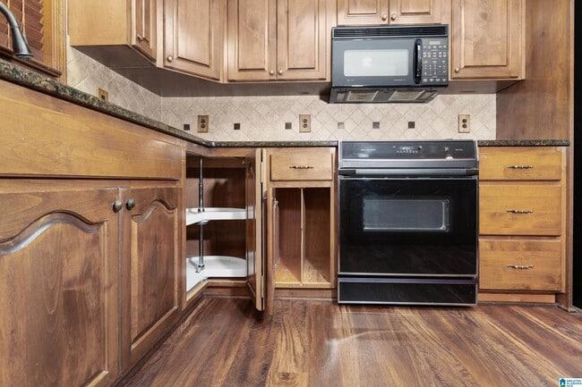 Building Photo - 1524 Highland Dr