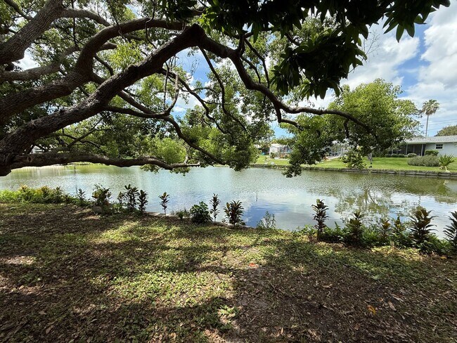 Building Photo - Amazing 2-bedroom, 2-bathroom home on a lake.
