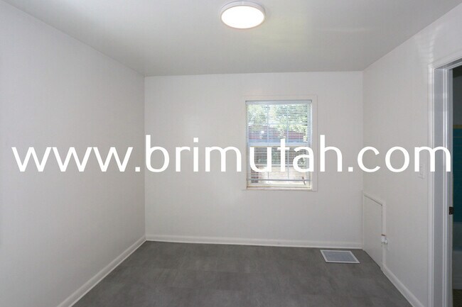 Building Photo - 950 E Millcreek Way