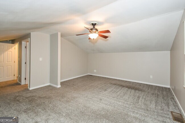 Building Photo - 3332 Chesterfield Ct