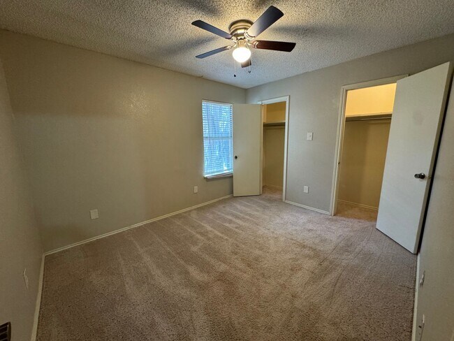 Building Photo - Lubbock Cooper ISD Gem: Ready-to-Rent July...