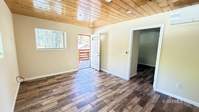 Building Photo - 1 bedroom home in center of town