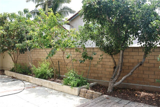 Building Photo - 26002 Dundee Dr