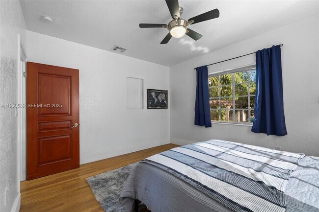 Building Photo - 555 NE 73rd St