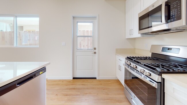 Building Photo - Spacious 2 & 3 Bedroom Apartments Available