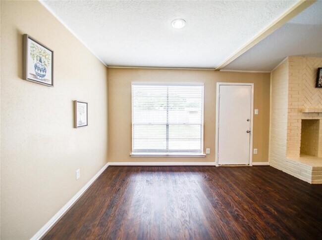Building Photo - 6727 Harpers Dr