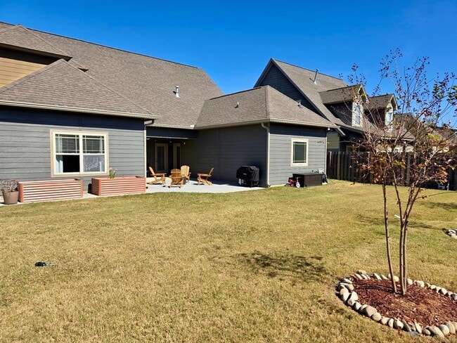 Building Photo - 37 Emerald Dr