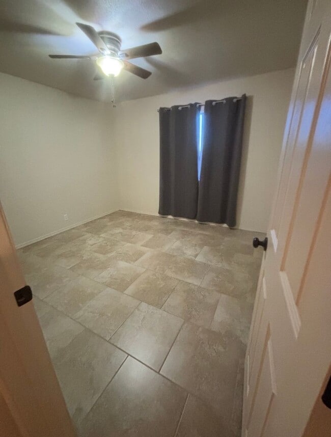 Building Photo - 3 Bedroom - 2 Bath Home