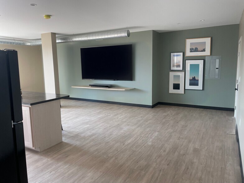 Building Photo - 302 Court St