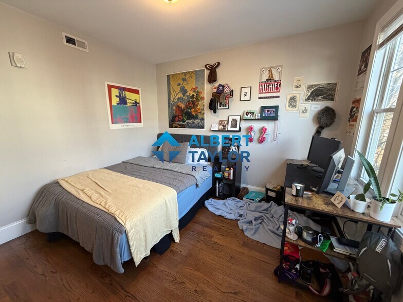 Building Photo - 275 Parker Hill Ave