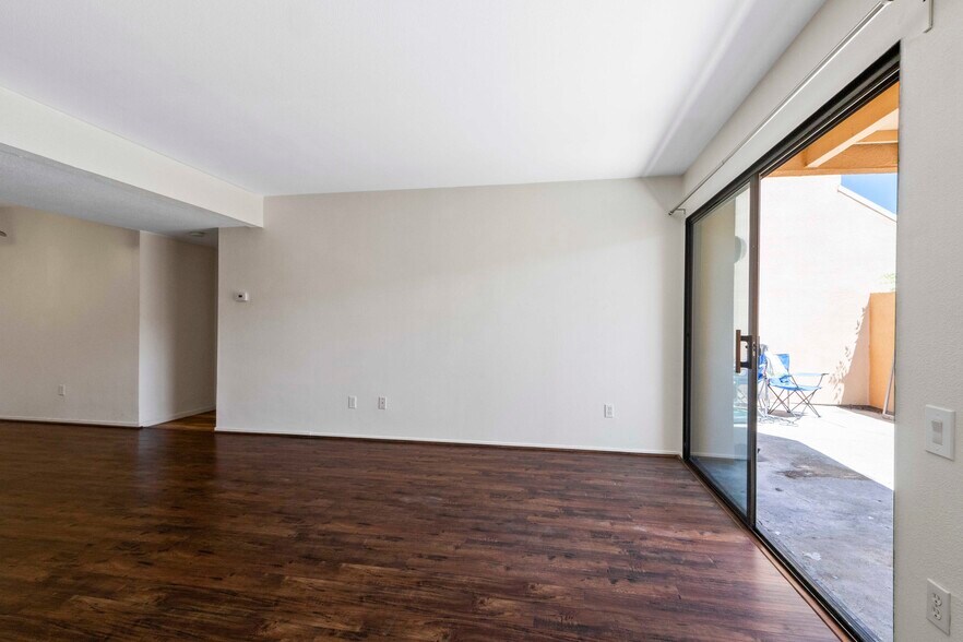 Building Photo - 25671 Le Parc