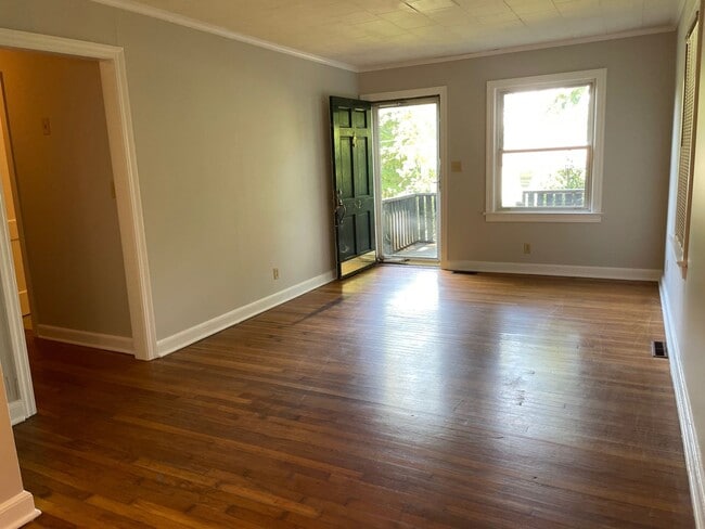 Building Photo - 2 BDRM 1 BA HOME- $1,200 MONTH, $1,200 DEPOSIT!!