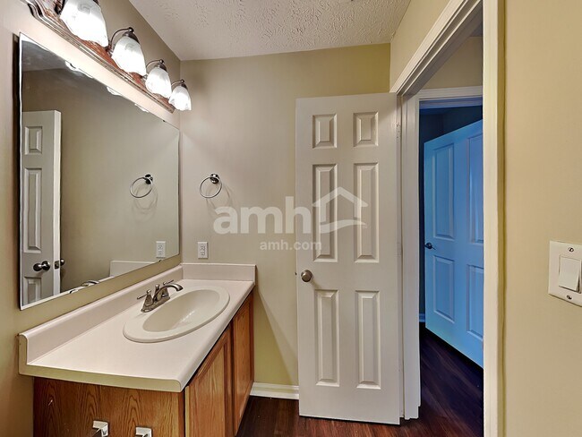 Building Photo - 6002 Candlewick Dr