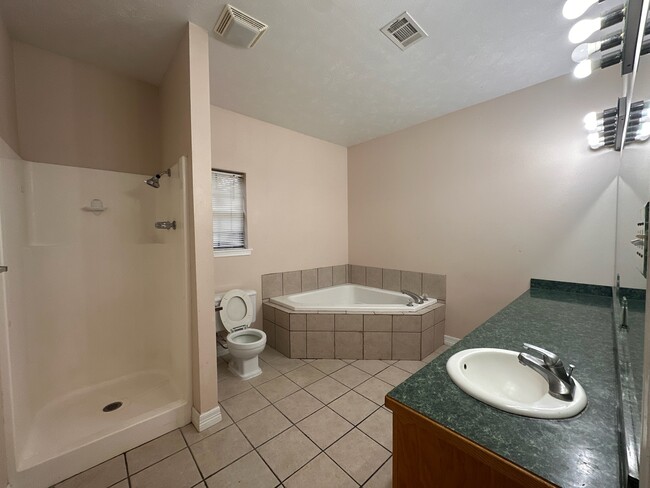 Building Photo - 1233 Port Arthur Terrace