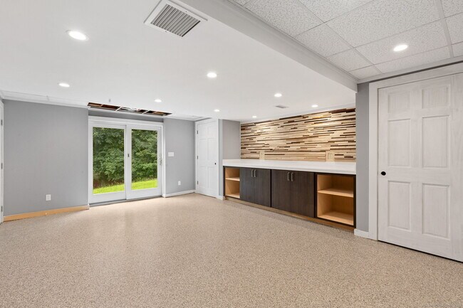 Building Photo - 219 Skyview Ln