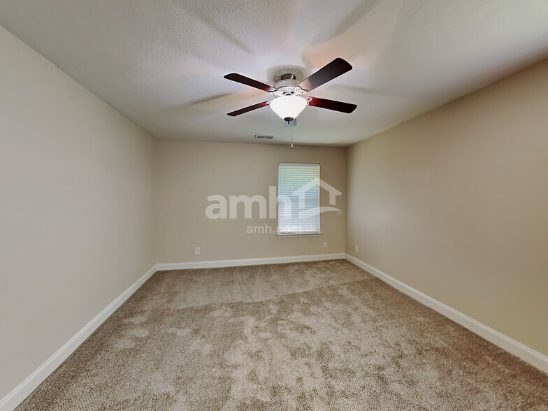 Building Photo - 1762 Woods Ln
