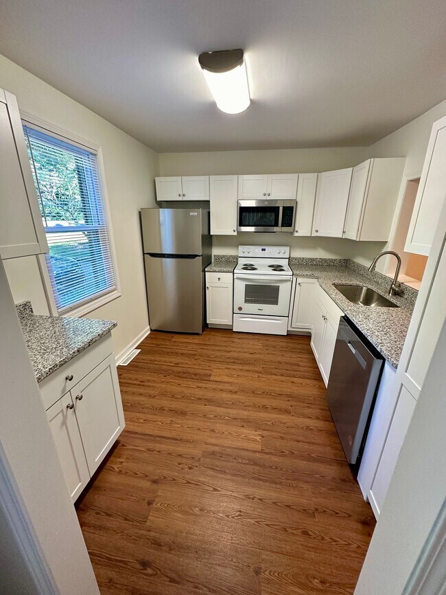 Primary Photo - 2 BEDROOM/ 1.5 BATHROOM TOWNHOME-WALKING D...