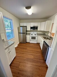 Building Photo - 2 BEDROOM/ 1.5 BATHROOM TOWNHOME-WALKING D...