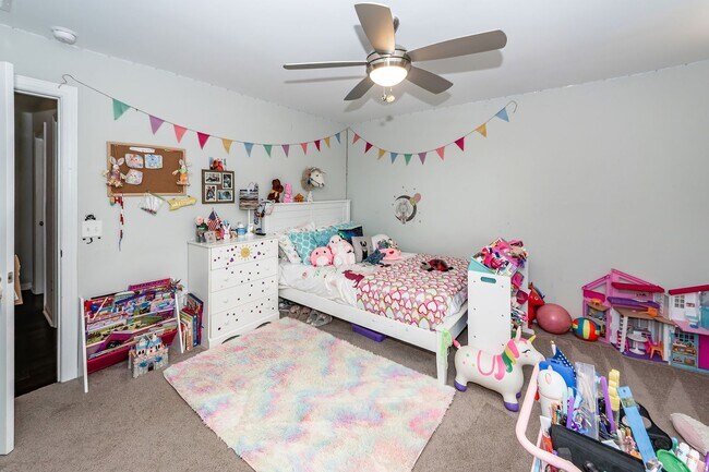 Building Photo - 3 Bedroom 2.5 Bath Single Family Home in F...