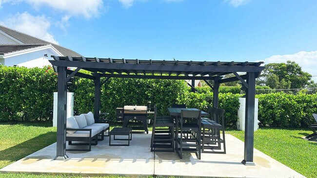 Building Photo - 4312 NE 22nd Ave