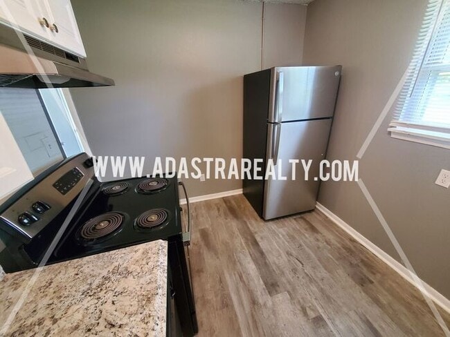 Building Photo - 4 Bedroom Ranch Home in Grandview-Coming SOON!!