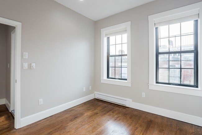 Building Photo - 534 Tremont St