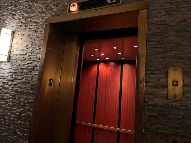 Building Photo - 1021 Grand St