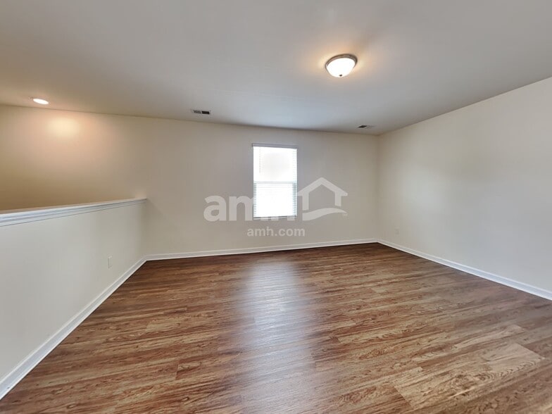 Building Photo - 150 Orion Way